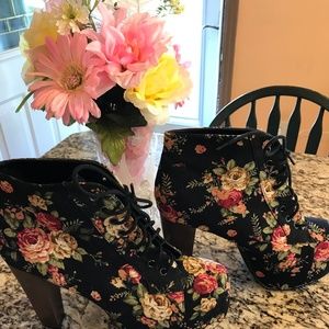 Speed Limit 98 Lace up Platform Heals